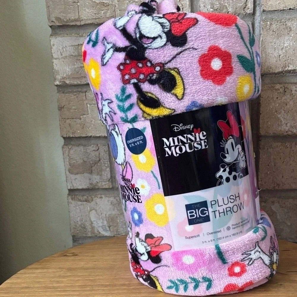 NEW Minnie Mouse Spring Floral 